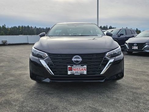 Used 2025 Nissan Sentra SV w/ SV Premium Package image 2