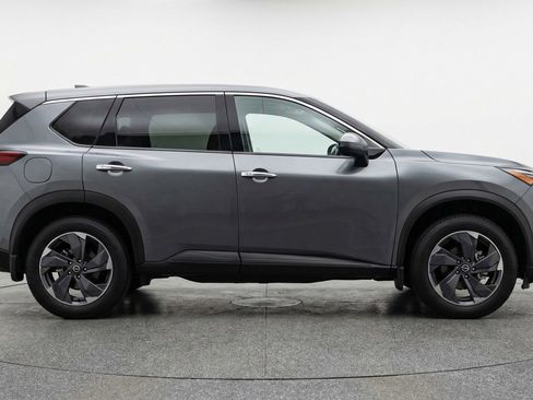Used 2025 Nissan Rogue SV FWD image 11