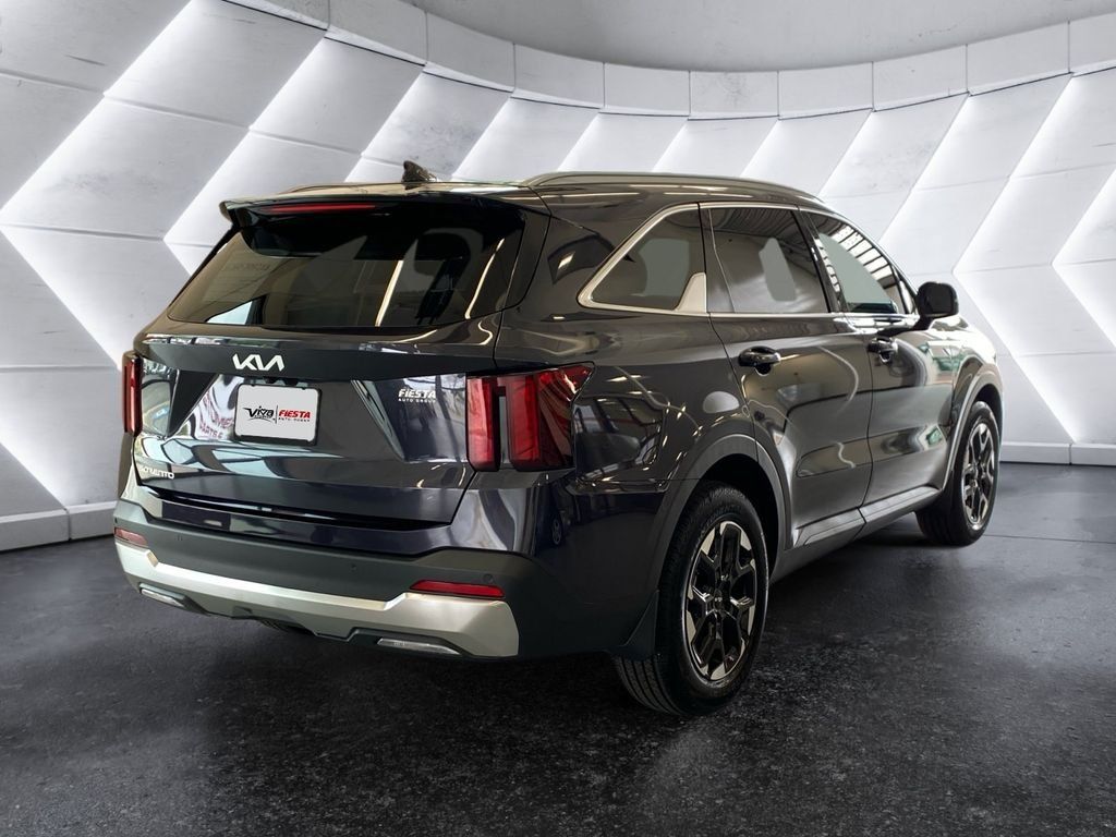 Used 2026 Kia Sorento S w/ S Panoramic Sunroof Package FWD image 4