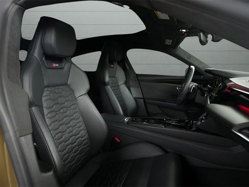Used 2024 Audi RS e-tron GT image 28