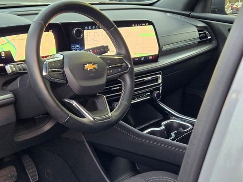 Certified 2025 Chevrolet Traverse LT image 24