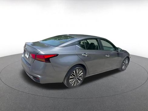 Used 2025 Nissan Altima 2.5 SV FWD image 15