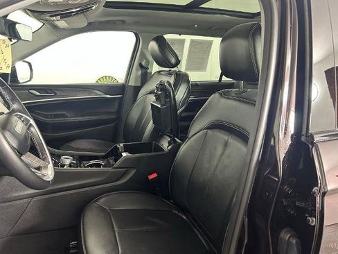 Used 2022 Jeep Grand Cherokee L Limited w/ Luxury Tech Group II AWD/4WD image 10