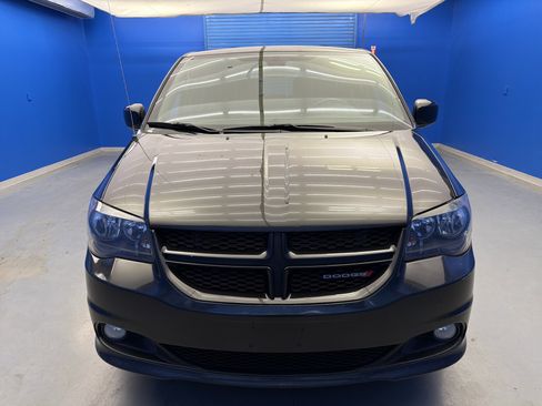 Used 2019 Dodge Grand Caravan GT FWD image 3