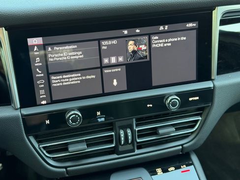 Certified 2024 Porsche Macan AWD/4WD image 19