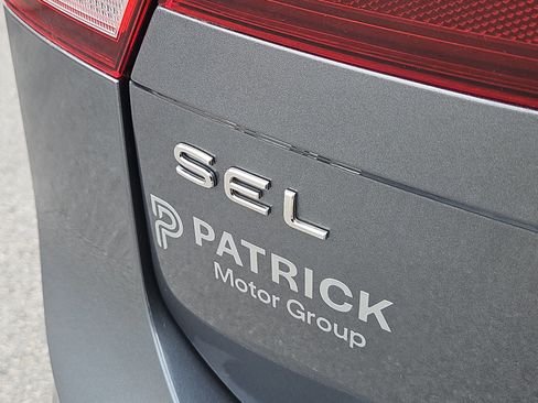 Certified 2024 Volkswagen Tiguan SEL R-Line AWD/4WD image 6
