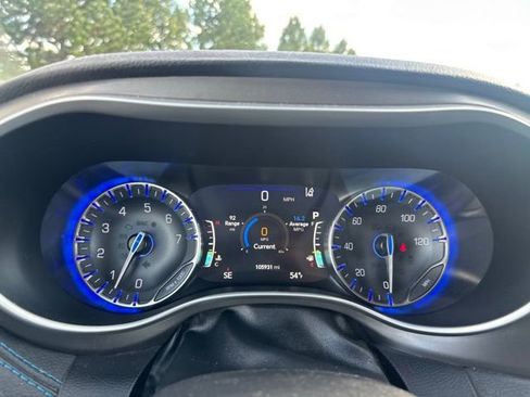 Used 2021 Chrysler Pacifica Touring-L image 23