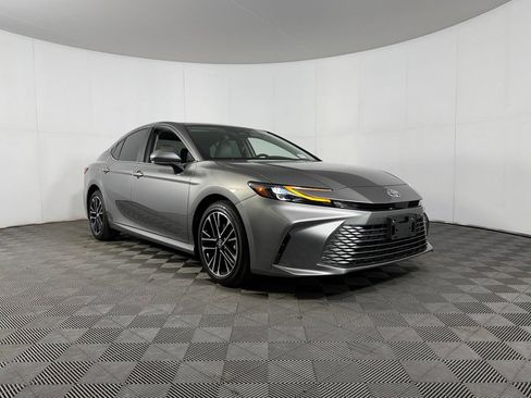 Used 2026 Toyota Camry XLE FWD image 3