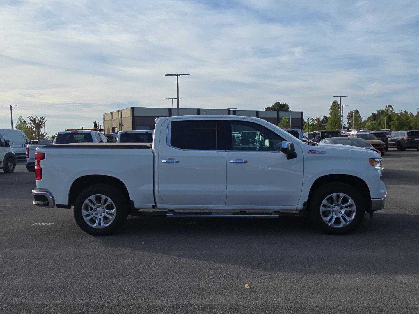 Used 2024 Chevrolet Silverado 1500 LTZ w/ LTZ Premium Package AWD/4WD image 8