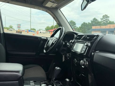 Used 2017 Toyota 4Runner TRD Off-Road AWD/4WD image 25