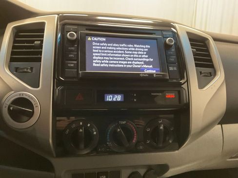 Used 2014 Toyota Tacoma 4x4 Double Cab w/ SR5 Package image 15