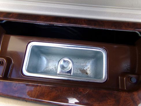 Used 2002 Lincoln Town Car Signature image 56