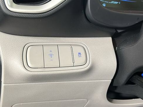 Certified 2023 Hyundai Venue SEL FWD image 19