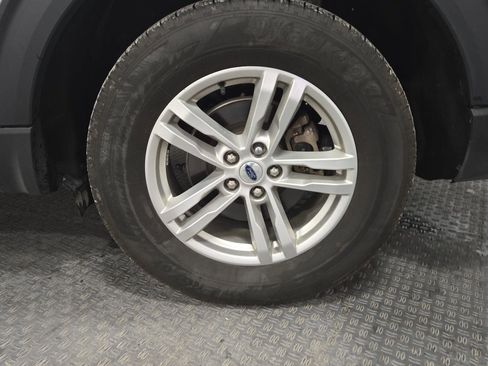 Used 2023 Ford Explorer XLT image 31