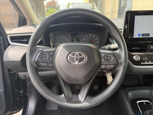 Used 2025 Toyota Corolla LE FWD image 25