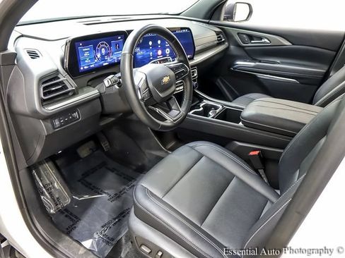 Used 2025 Chevrolet Traverse LT AWD/4WD image 11