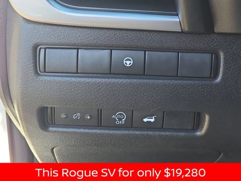 Used 2024 Nissan Rogue SV image 32