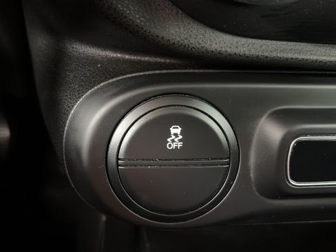 Used 2018 FIAT 500L Pop w/ Premium Group FWD image 26