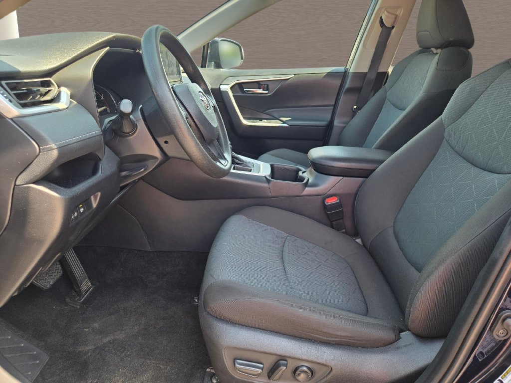 Used 2025 Toyota RAV4 XLE FWD image 21