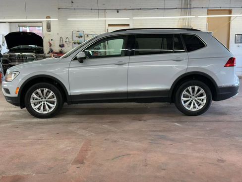 Used 2018 Volkswagen Tiguan SE w/ Panoramic Sunroof Package image 12