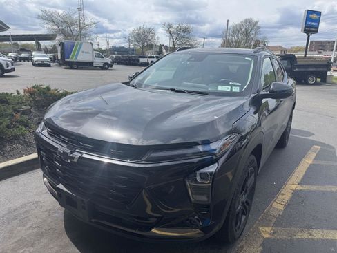 Used 2024 Chevrolet Trax ACTIV w/ Driver Confidence Package FWD image 2
