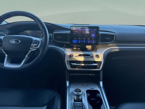 Used 2022 Ford Explorer XLT w/ Equipment Group 202A image 12