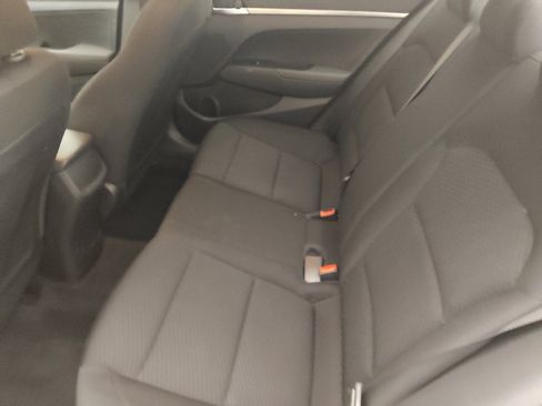 Used 2019 Hyundai Elantra SE w/ Cargo Package image 18