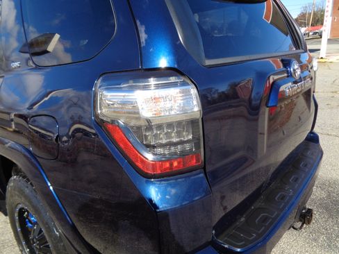 Used 2015 Toyota 4Runner SR5 image 12