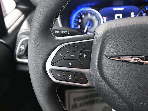 Used 2025 Chrysler Pacifica Select w/ Fav Edition Package image 39