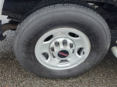 Certified 2024 GMC Savana 2500 Work Van w/ Driver Convenience Package image 6