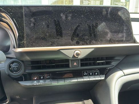 Used 2025 Toyota Crown Limited w/ Advanced Technology Package AWD/4WD image 8