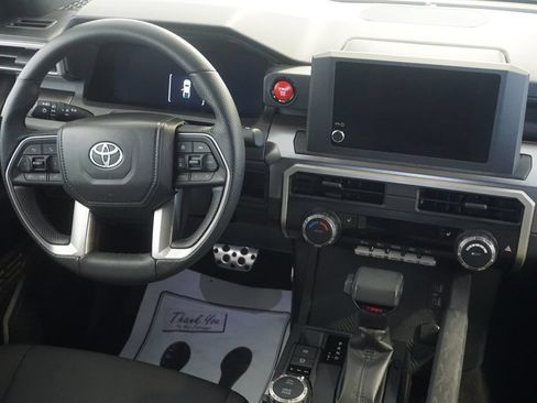 Used 2025 Toyota Tacoma TRD Sport AWD/4WD image 28