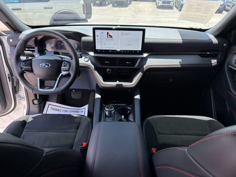 Used 2025 Ford Explorer ST RWD image 16