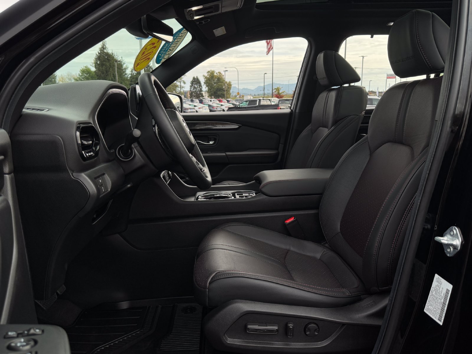 Certified 2025 Honda Pilot Black Edition image 12