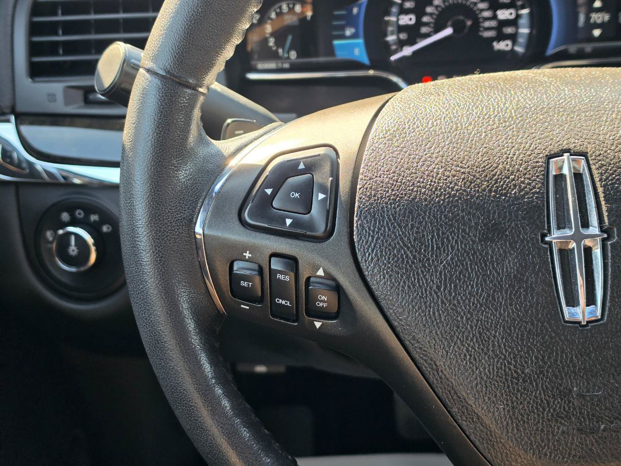 Used 2013 Lincoln MKS FWD image 21