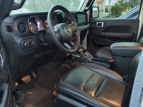 Used 2024 Jeep Wrangler Unlimited Rubicon AWD/4WD image 6