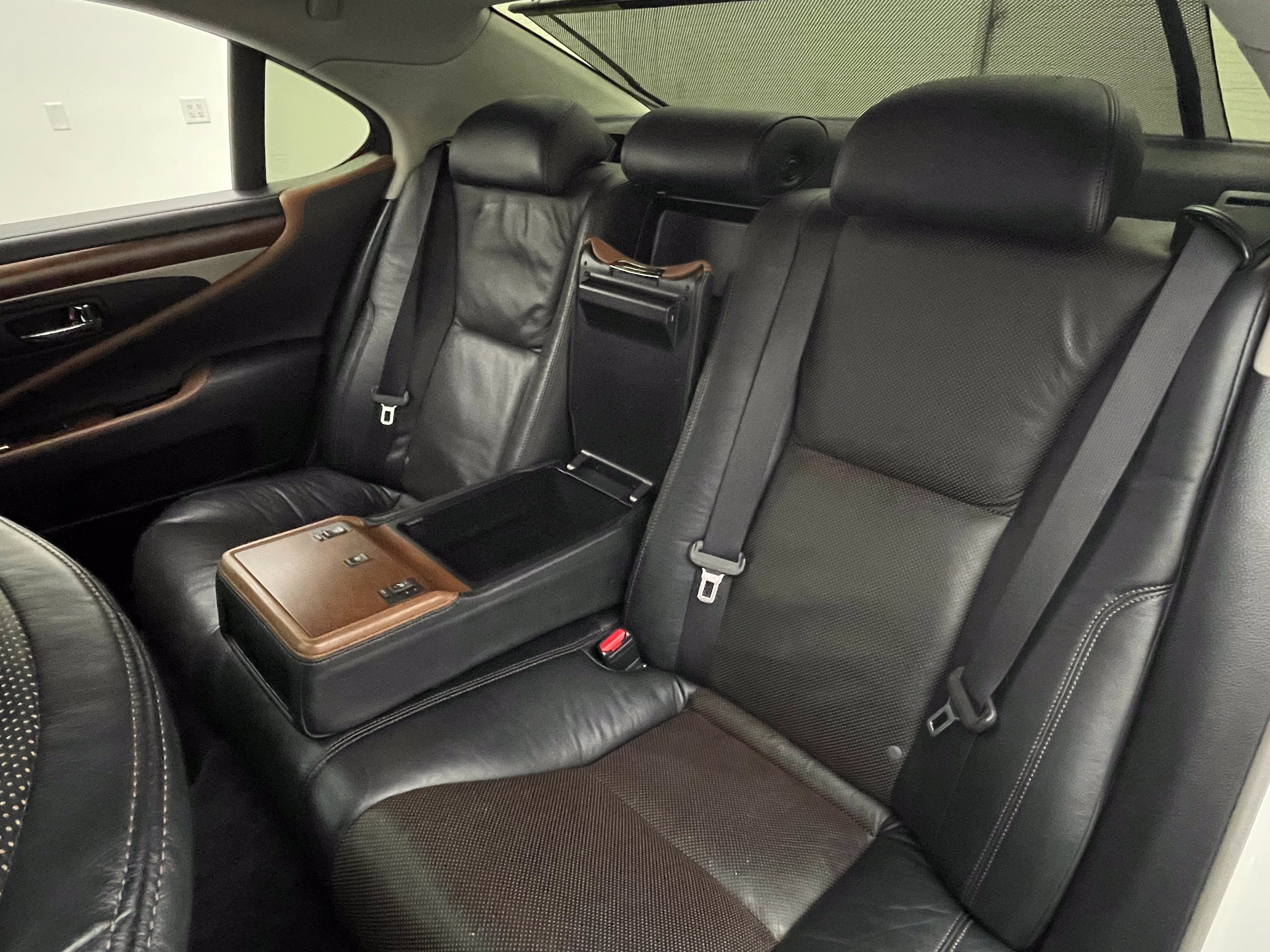 Used 2013 Lexus LS 460 AWD w/ Comfort Pkg image 44