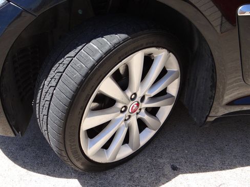 Used 2015 Jaguar XF Portfolio image 19