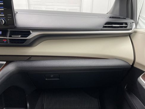 Used 2023 Toyota Sienna XLE image 38