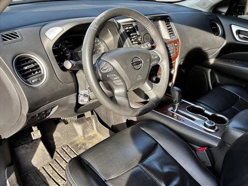 Used 2017 Nissan Pathfinder Platinum w/ Family Entertainment Package image 10