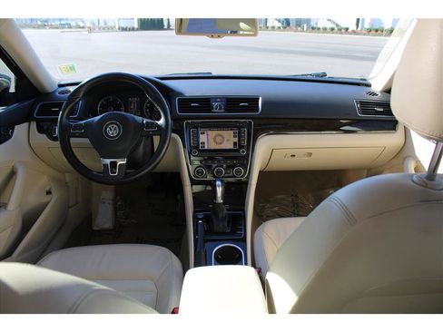 Used 2014 Volkswagen Passat TDI SEL Premium image 10