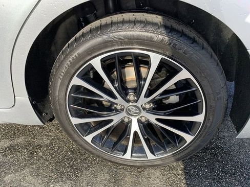 Certified 2020 Toyota Camry SE image 32