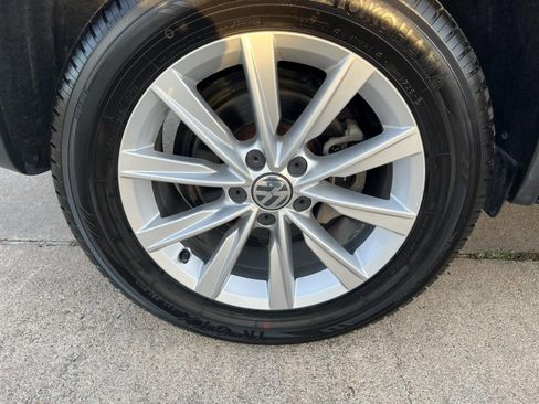 Used 2017 Volkswagen Tiguan Limited w/ Premium Package image 11