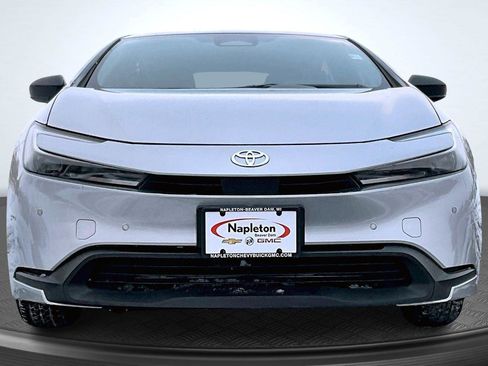 Used 2025 Toyota Prius LE image 3