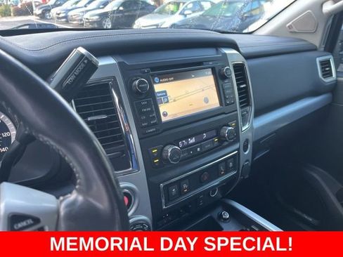 Used 2018 Nissan Titan PRO-4X w/ Pro-4x Convenience Package AWD/4WD image 18