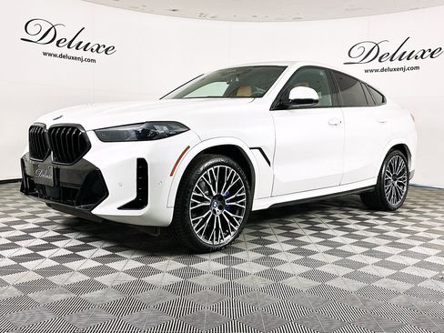 Used 2024 BMW X6 xDrive40i w/ Premium Package image 3