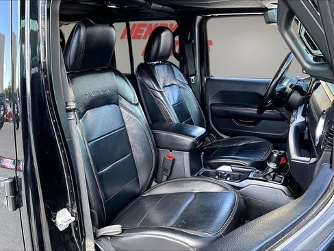 Used 2018 Jeep Wrangler Unlimited Sahara AWD/4WD image 30