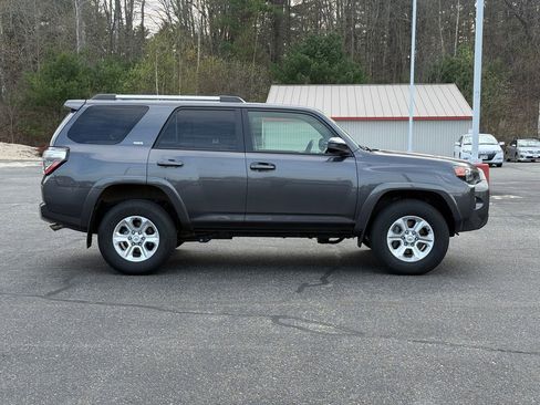 Used 2022 Toyota 4Runner SR5 AWD/4WD image 7