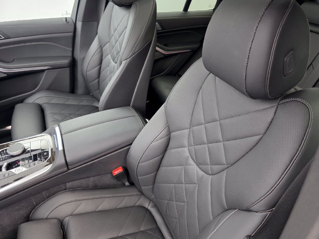 Certified 2024 BMW X5 sDrive40i w/ Premium Package RWD image 11