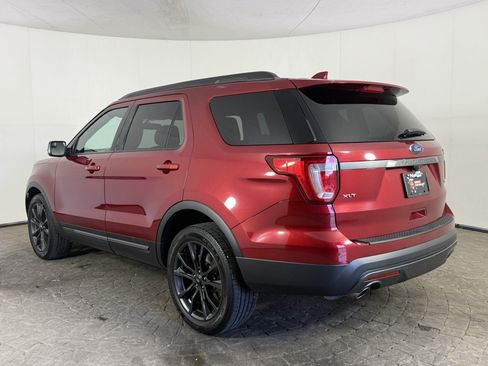 Used 2017 Ford Explorer XLT w/ Equipment Group 202A AWD/4WD image 5